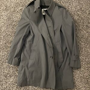 London Fog trench rain coat. Size 44 R
